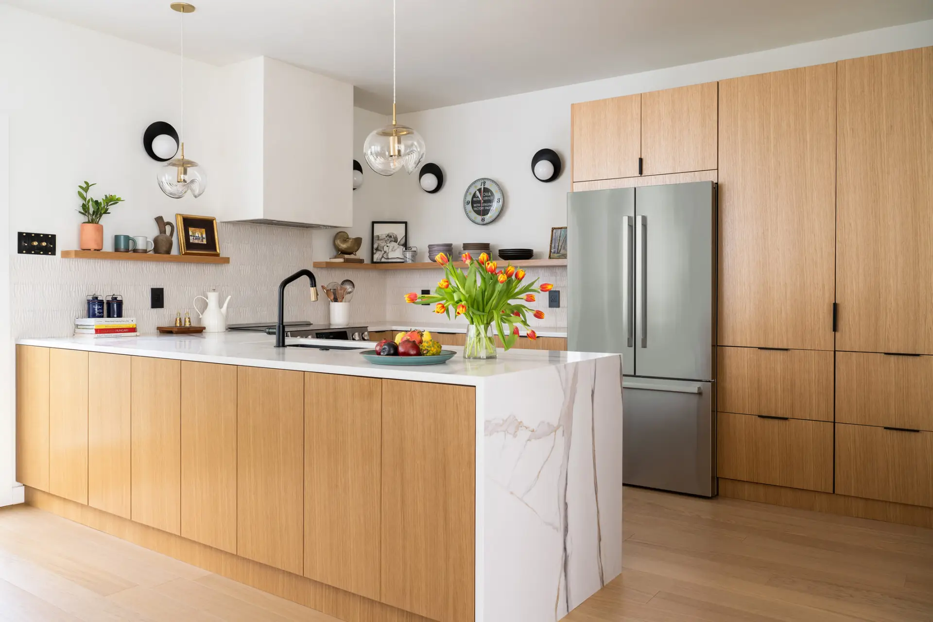 Rift White Oak Sektion Cabinet