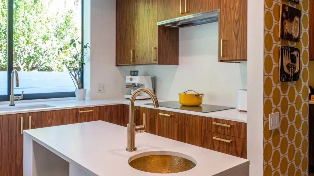 Kitchen cabinet trends #6: Statement hardware